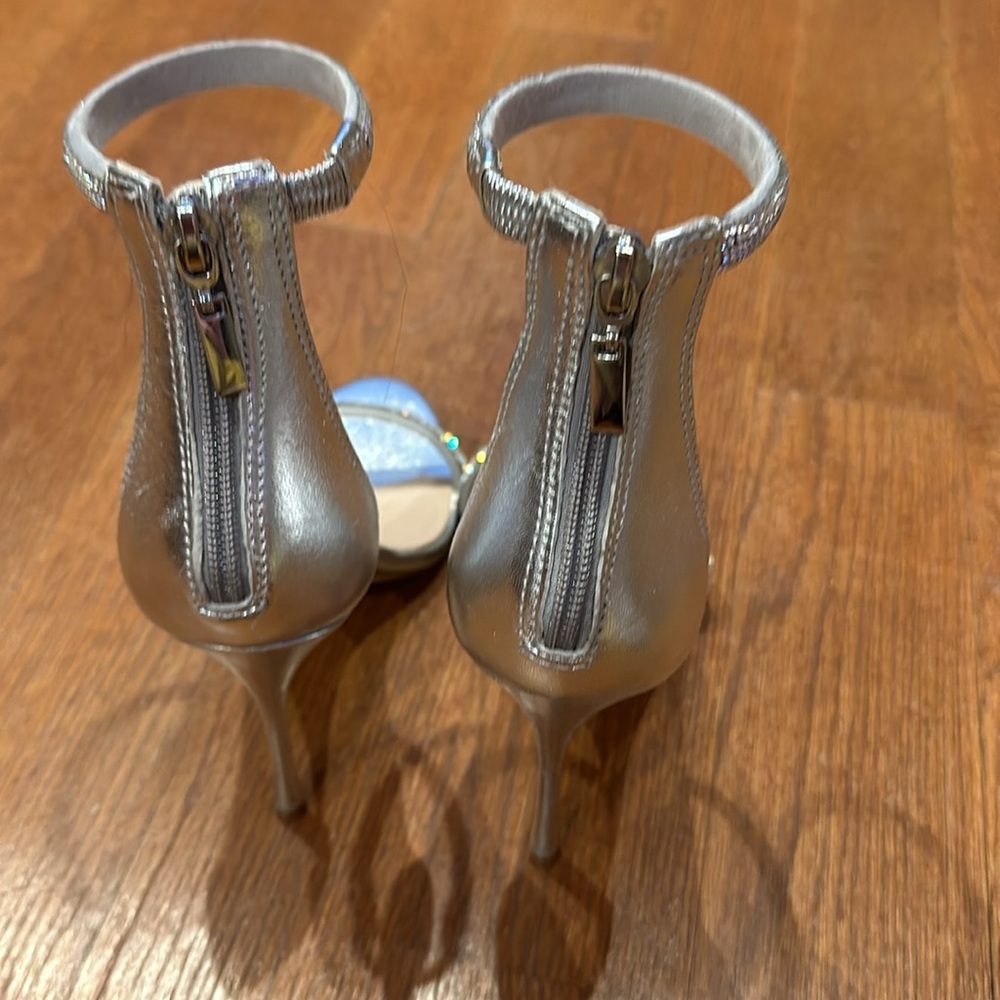 Silver heels - Picture 4 of 4
